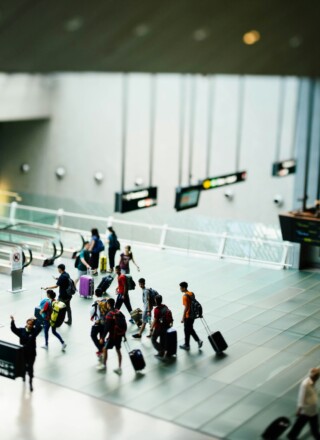 Vivre en français au Canada : une promesse qui fait rêver, mais qui se heurte à la réalité pour plusieurs immigrants et immigrantes francophones.  &mdash; Photo : CHUTTERSNAP – Unsplash