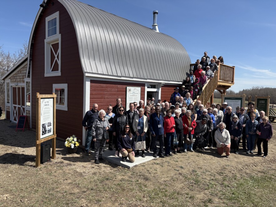 Une quarantaine de membres de la FAFA ainsi qu'une vingtaine d'aînés de Saint-Paul ont visité l'économusée La Grange. &mdash; Crédit: Virgine Dallaire