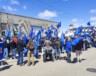 Les militants indépendantistes venus soutenir le dépôt de la pétition pour l'indépendance &mdash; Crédit : Thomas Hiahiani