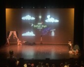  Lever de rideau du spectacle Peter Pan, Arden Theatre, Saint Albert, 19 avril 2026.  &mdash; Crédit : gracieuseté, Communication La Girandole