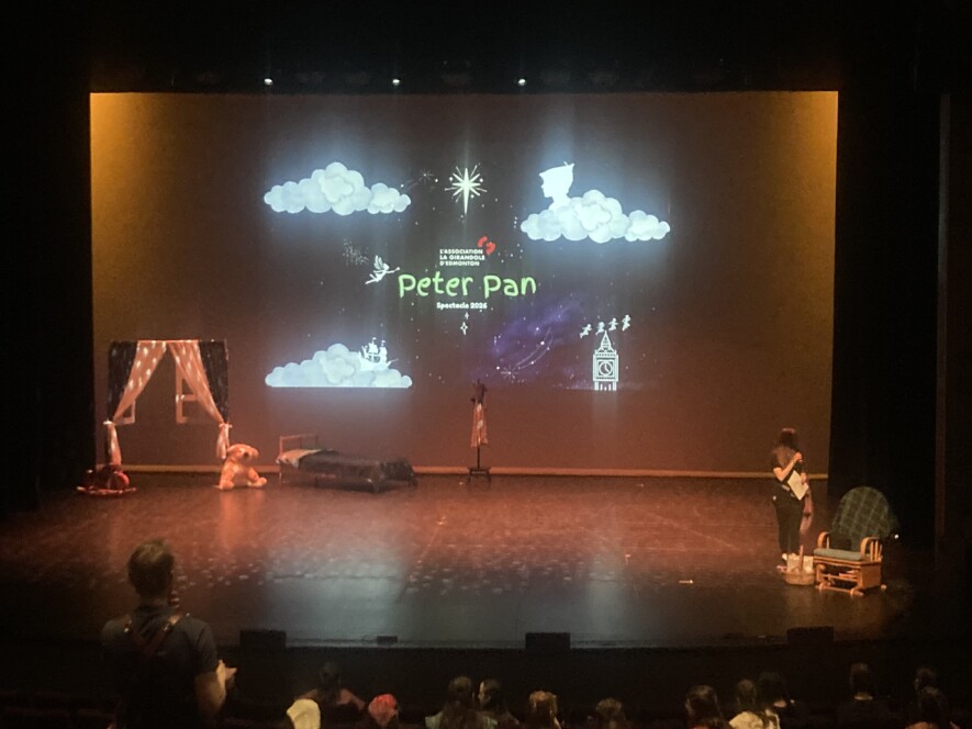  Lever de rideau du spectacle Peter Pan, Arden Theatre, Saint Albert, 19 avril 2026.  &mdash; Crédit : gracieuseté, Communication La Girandole