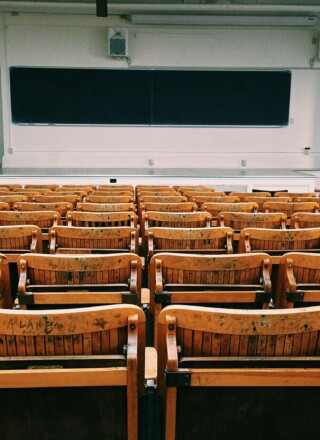 Banc d'école 
 &mdash; Crédits: pexels-pixabay