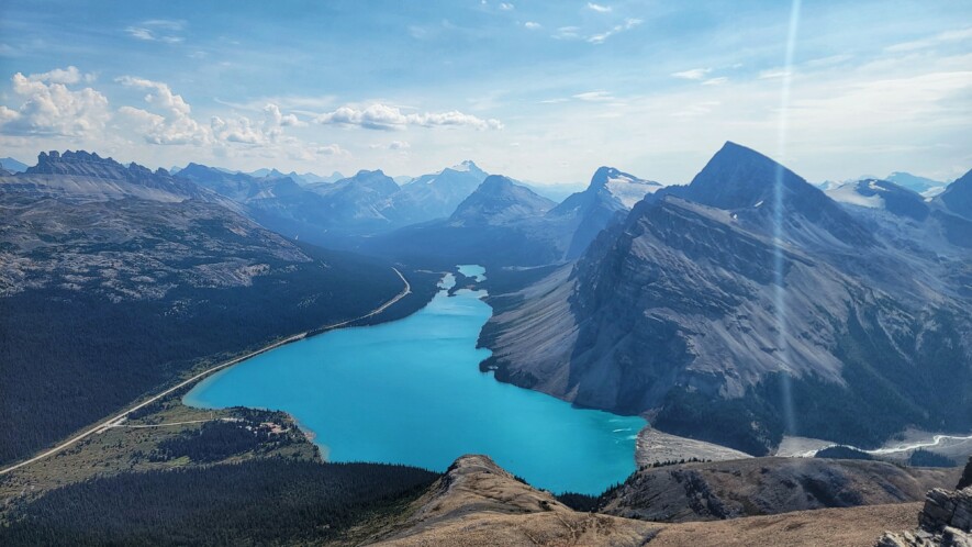 Vue sur le lac Bow depuis le sentier de randonnée Mont Jimmy Simpson Junior. &mdash;  Crédits photo: Sarah Hübsch