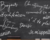 Tableau avec inscriptions en français et différentes langues autochtones. &mdash; Crédits : Canva