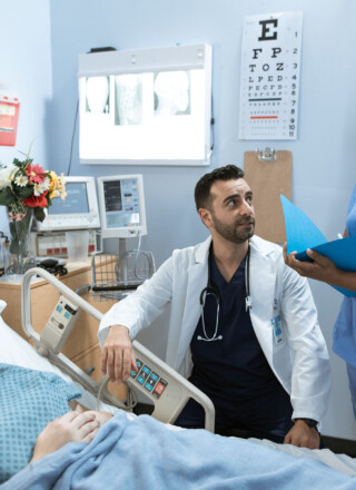 Des études ont déjà confirmé que de recevoir des soins dans sa langue de préférence diminue les erreurs et le temps des séjours à l’hôpital, mais les preuves sur la diminution du taux de mortalité sont plus difficiles à obtenir. 
 &mdash; Photo : RDNE Project – Pexels