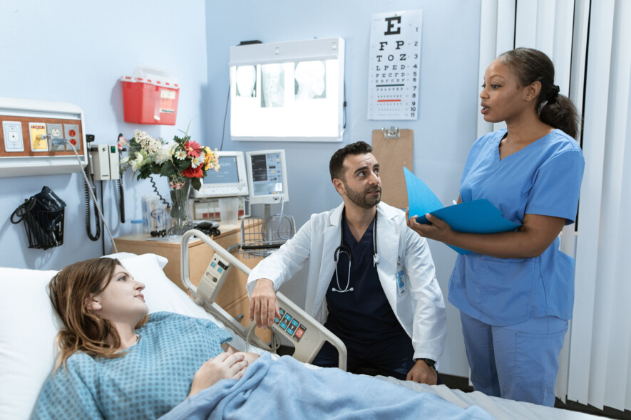 Des études ont déjà confirmé que de recevoir des soins dans sa langue de préférence diminue les erreurs et le temps des séjours à l’hôpital, mais les preuves sur la diminution du taux de mortalité sont plus difficiles à obtenir. 
 &mdash; Photo : RDNE Project – Pexels