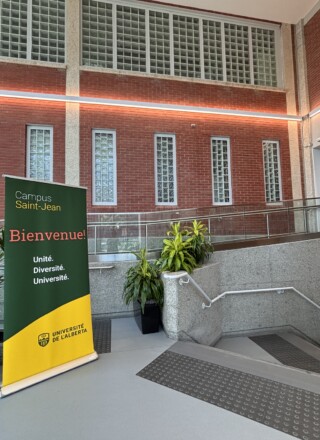Foyer principal Campus Saint-Jean &mdash; Crédits : Le Franco