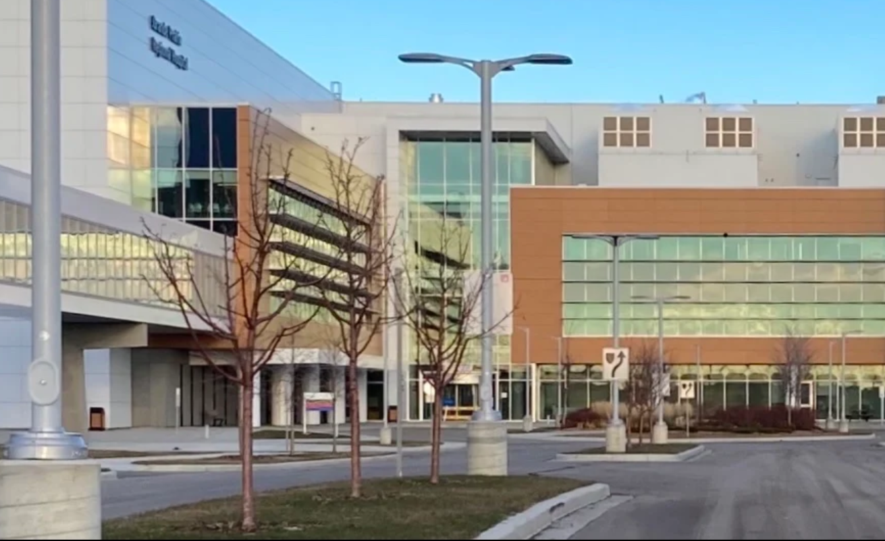  Les médecins francophones dans les régions éloignées comme Grande Prairie ne sont pas nécessairement légion en Alberta. &mdash; Crédit : Site web de l’hôpital régional de Grande Prairie ; avec l’autorisation de l’Alberta Health Services.