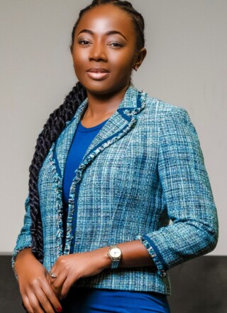 Laïssa Armelle Pamou, figure médiatique, journaliste, animatrice, scénariste d'origine camerounaise. L'auteure de OH CANADA ! Immersion dans un pays en mutation, essai de plus de 400 pages, publié le 15 juin aux Éditions de la Francophonie, déclare : « Malgré tous ces changements, le monde du terrain se veut rassurant [...] Il y avait un optimisme, et les gens, malgré les défis, voulaient bâtir un pays. ». 
 &mdash; Crédit : Laïssa Armelle Pamou.