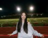Photographiée en face du stade de l’Université Laval, Irene Ji ne tarit pas d’éloges à l’égard du programme offert à Québec par le Collège Saint-Charles-Garnier dans le cadre des bourses Explore.  &mdash; Crédit : gracieuseté d’Irene Ji.