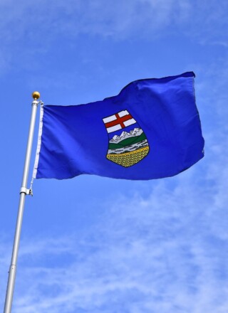 Drapeau albertain &mdash; Crédit : Canva