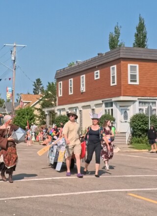 Festival d'été au centre-ville d'Edmonton, Place Churchill. &mdash; Crédits : Ann Nguyen
