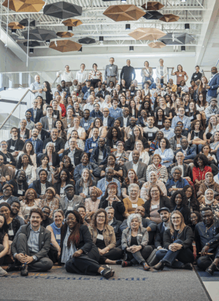  Photos de tous les participants, lors du Forum annuel sur la transmission linguistique, le 2 mai 2026. &mdash; Gracieuseté de l’ACFA