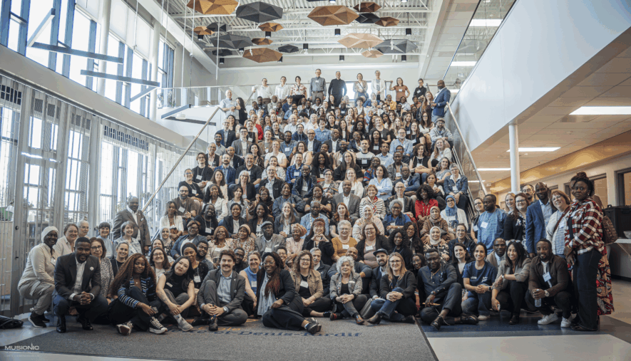  Photos de tous les participants, lors du Forum annuel sur la transmission linguistique, le 2 mai 2026. &mdash; Gracieuseté de l’ACFA