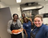 Équipe ACFA Régionale d’Edmonton, de gauche à droite : Doris Kamdem (bénévole), Amba Twita (bénévole), Raissa Kenfack (employée) et Josée Côté (Directrice)  