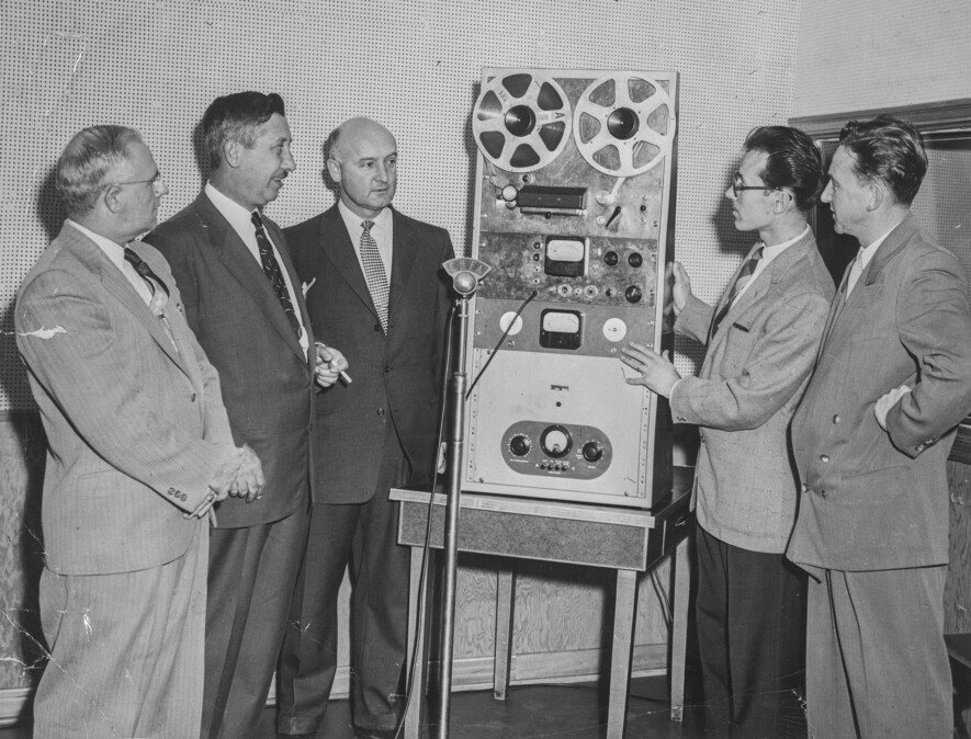 Edmonton Radio Station CHFA, [1960s], J. M. Fontaine, L. P. Mousseau, A. M. Déchène, Jacques Boucher (directeur de la programmation), et B. J. Gagnon reçoivent un appareil d’enregistrement de SSJB, Montréal

 &mdash; CRÉDIT: Provincial Archives of Alberta, A6503