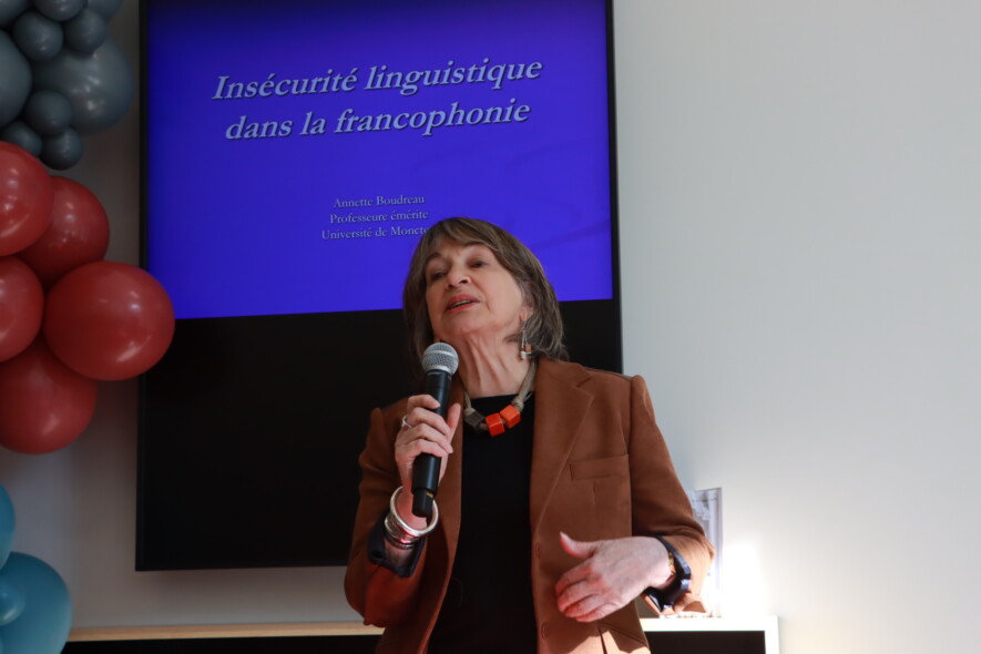 L’insécurité linguistique se manifeste de différentes façons comme par la honte, le stress, la nervosité et le silence en public. — Crédit : Eya Ben Nejm – Francopresse