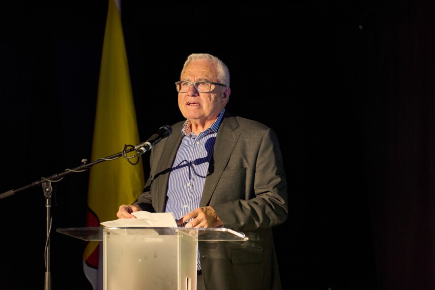 En visite officielle pour la première fois à Iqaluit, le commissaire fédéral aux langues officielles, Raymond Théberge, salue les efforts et la vitalité de la communauté francophone du Nunavut. — Crédit : Vincent Desrosiers - AFN