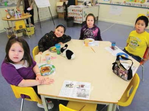 Toutes les communautés de la région de Qikiqtani se verront attribuer le même montant pour les aider à offrir un bon petit-déjeuner aux enfants.  — Photo tirée du Guide des programmes de petits-déjeuners du Nunavut