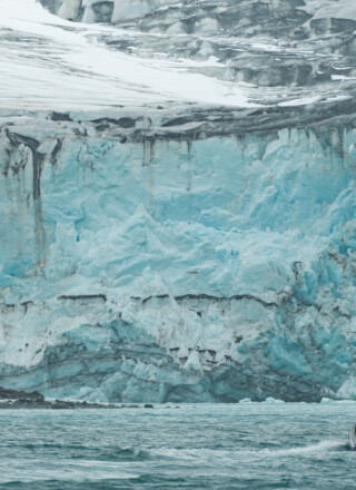 Les glaciers de l’Antarctique permettent aux chercheurs de voir à quoi le paysage de l’Arctique ressemblait il y a 5000 ans. — Crédit : Cpl Connor Bennett