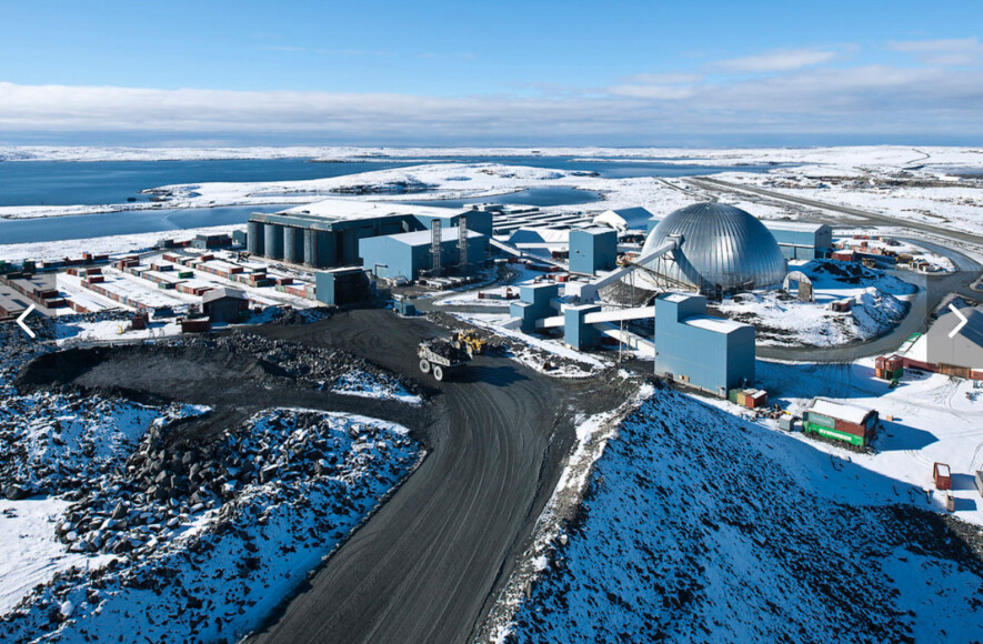 Le secteur de l’extraction minière, l’exploitation en carrière et l’extraction de pétrole et de gaz a représenté en moyenne environ 40 % du PIB total du Nunavut au cours des dernières années.  — Source : Agnico Eagles - Section Médias