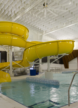 Les jeunes de 18 ans et moins peuvent dès maintenant accéder à la piscine d’Iqaluit gratuitement.  — Crédit : Service des loisirs de la ville d’Iqaluit