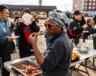 L'équipe de l'AFN s'est mobilisée pour offrir ce barbecue à la communauté ... mais aussi pour se régaler ! — Crédit : Brice Ivanovic