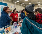 Plusieurs centaines de participants étaient à la recherche d'activités sportives et autres programmes communautaires. — Crédit : Brice Ivanovic
