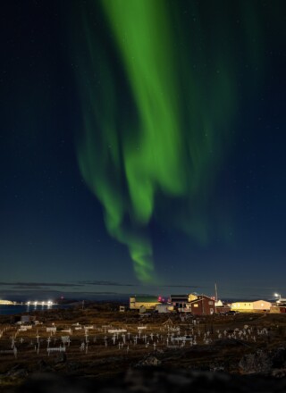 Aurore boréale au-dessus d'Iqaluit, mardi 9 septembre 2025. — Crédit : Brice Ivanovic