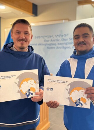 La stratégie souligne que la souveraineté dans l’Arctique doit nécessairement passer par les priorités établies par les Inuit. — Crédit : Facebook P.J. Akeeagok
