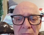 Installé depuis 30 ans au Nunavut, Roger Beaudry parle également inuktitut. Ce francophone souhaite s'attaquer à l'insécurité alimentaire dans sa circonscription, mais également faire valoir la francophonie minoritaire à l'Assemblée législative s'il est élu. — Courtoisie