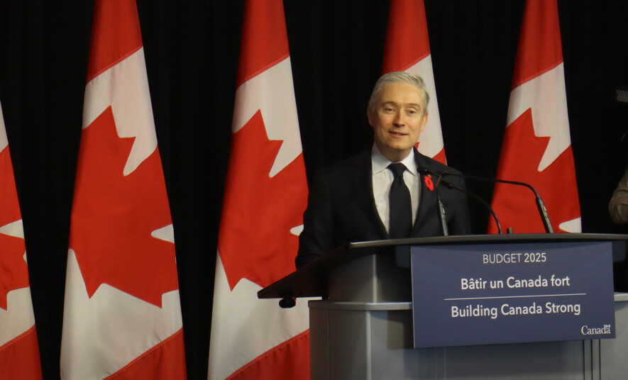 Questionné sur le fait d’aller en élection si les autres partis politiques fédéraux ne votent pas en faveur du budget, le ministre des Finances, François-Philippe Champagne, a affirmé que «tous les partis politiques vont se retrouver dans ce budget-là».  — Crédit : Julien Cayouette