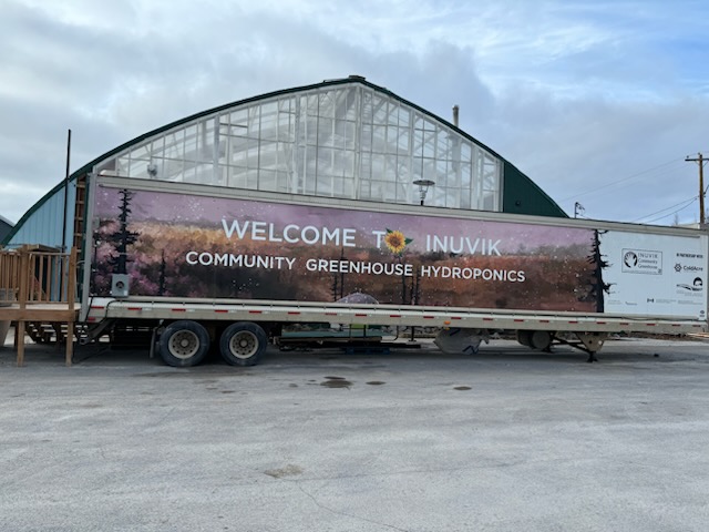 Une ferme hydroponique a été installée en 2021 à côté de la serre communautaire d’Inuvik. — Courtoisie - Peter Clarkson