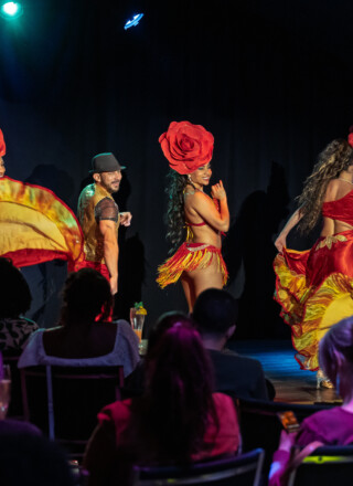 La troupe YDCProductions a enflammé le Franco-Centre samedi soir.  — Crédit : Brice Ivanovi