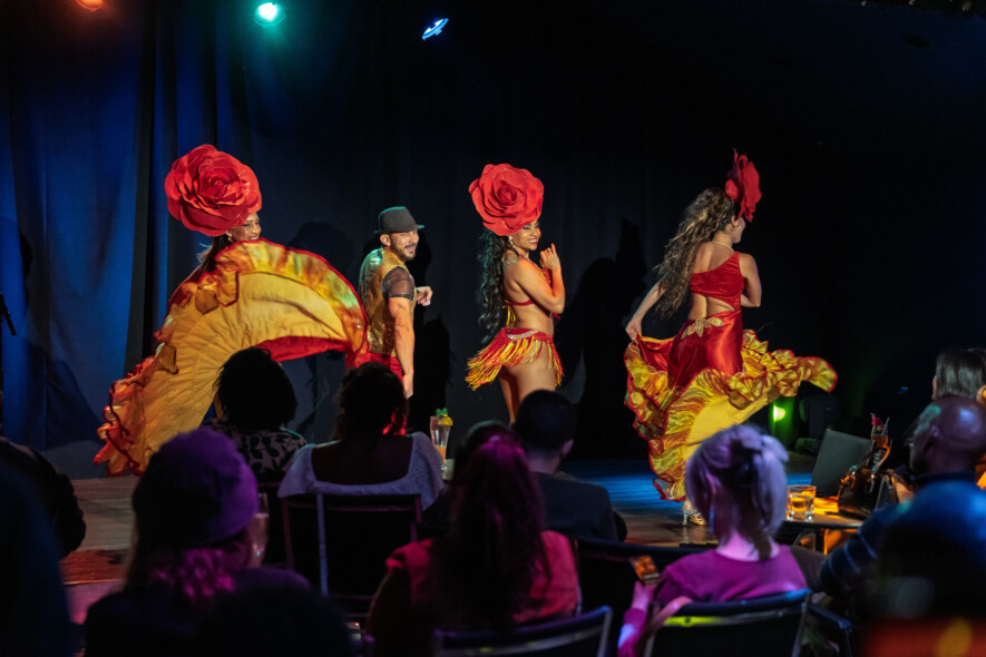 La troupe YDCProductions a enflammé le Franco-Centre samedi soir.  — Crédit : Brice Ivanovi