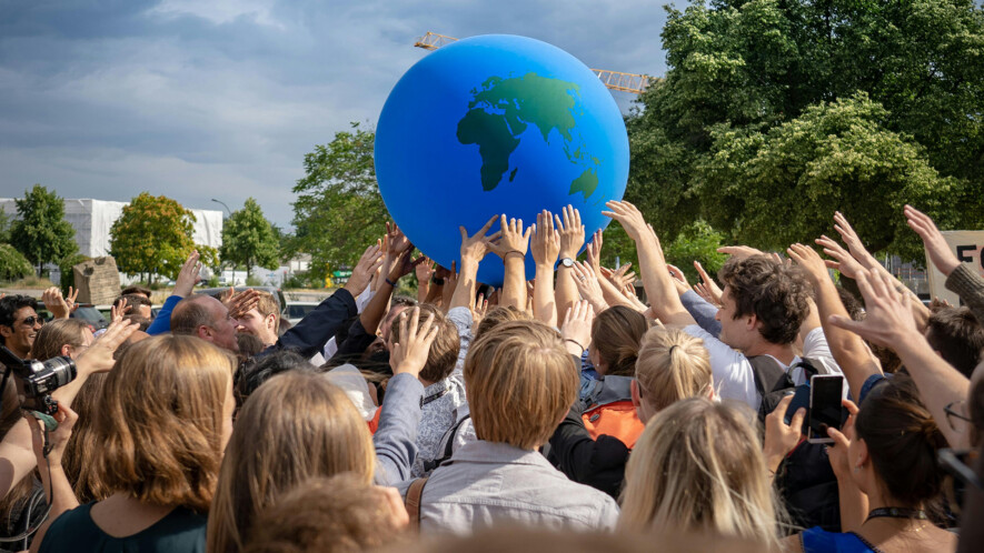 Une large majorité de la population mondiale aimerait voir leur gouvernement mettre en place plus de mesures pour lutter contre les changements climatiques et leurs effets.  &mdash; Skigh_TV – Pexels