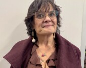 « Nous sommes encore en train de réagir pour voir ce que nous avons, mais nous ne savons pas jusqu’où ira la catastrophe tant qu’elle ne sera pas stabilisée. » - Dawna Hope, Cheffe de la Première Nation Na-Cho Nyäk Dun  &mdash; Crédit : Nelly Guidici