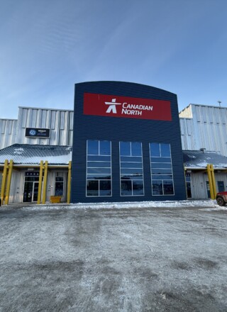 Amazon Canada affirme que le hub d’Iqaluit est en mesure de recevoir les commandes.  &mdash; Crédit : Brice Ivanovic