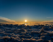 Le soleil se fait bas dans ce temps de l’année. Profitez de chaque rayon qu’il peut nous offrir !   &mdash; Crédit : Brice Ivanovic