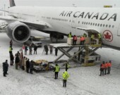 Les 62 artéfacts autochtones, métis et inuits sont arrivés au Canada le 6 décembre 2025. Ces objets culturels faisaient partie des collections ethnographiques des musées du Vatican depuis plus de 100 ans. &mdash; Courtoisie Inuit Tapiriit Kanatami