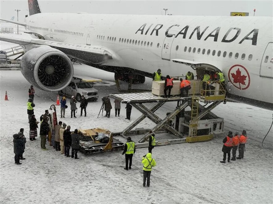 Les 62 artéfacts autochtones, métis et inuits sont arrivés au Canada le 6 décembre 2025. Ces objets culturels faisaient partie des collections ethnographiques des musées du Vatican depuis plus de 100 ans. &mdash; Courtoisie Inuit Tapiriit Kanatami
