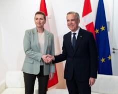 Lors d’une rencontre avec Mette Frederiksen, première ministre du Danemark, Mark Carney a rappelé le soutien du Canada à la souveraineté et à l’intégrité territoriale du Danemark, notamment du Groenland. &mdash; Crédit : Lars Hagberg - Cabinet du premier ministre du Canada