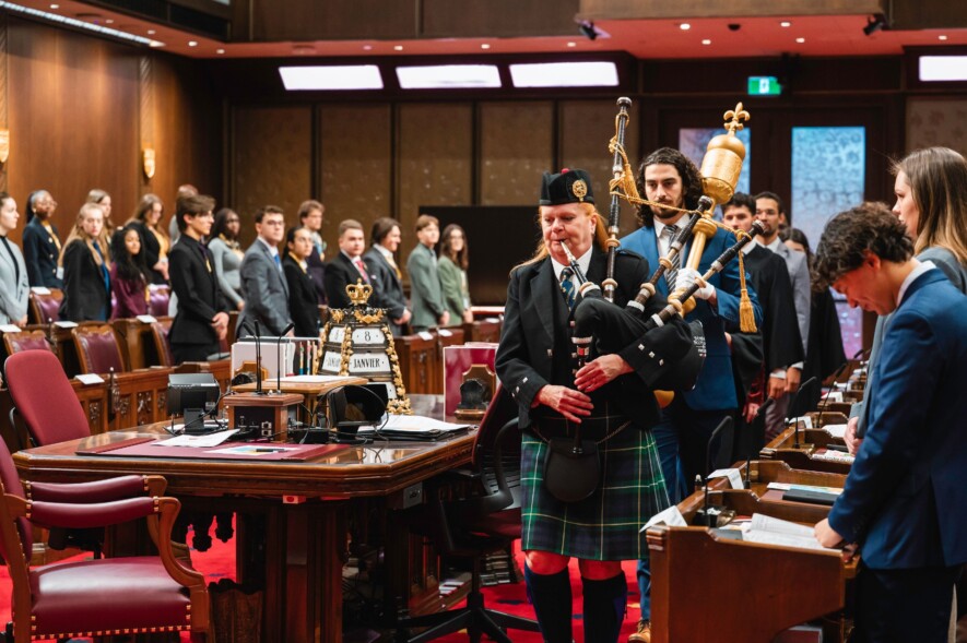 Le Parlement Jeunesse organisé par la FJCF est coordonné par le programme S’ENgage du Sénat, qui coordonne toutes les demandes scolaires ou d’organismes jeunesse, pour que les élèves ou étudiants accèdent à des connaissances approfondies sur le fonctionnement du Sénat.  &mdash; Courtoisie FJCF
