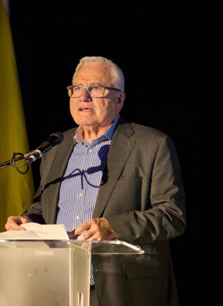 Le Franco-Manitobain Raymond Théberge prend sa retraite du Commissariat aux langues officielles avec pour recommandation première à sa successeure Kelly Burke de veiller à une « application robuste » de la Loi sur les langues officielles.  &mdash; Crédit : Archives – Vincent Desrosiers