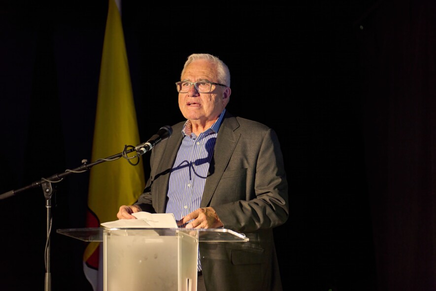 Le Franco-Manitobain Raymond Théberge prend sa retraite du Commissariat aux langues officielles avec pour recommandation première à sa successeure Kelly Burke de veiller à une « application robuste » de la Loi sur les langues officielles.  &mdash; Crédit : Archives – Vincent Desrosiers