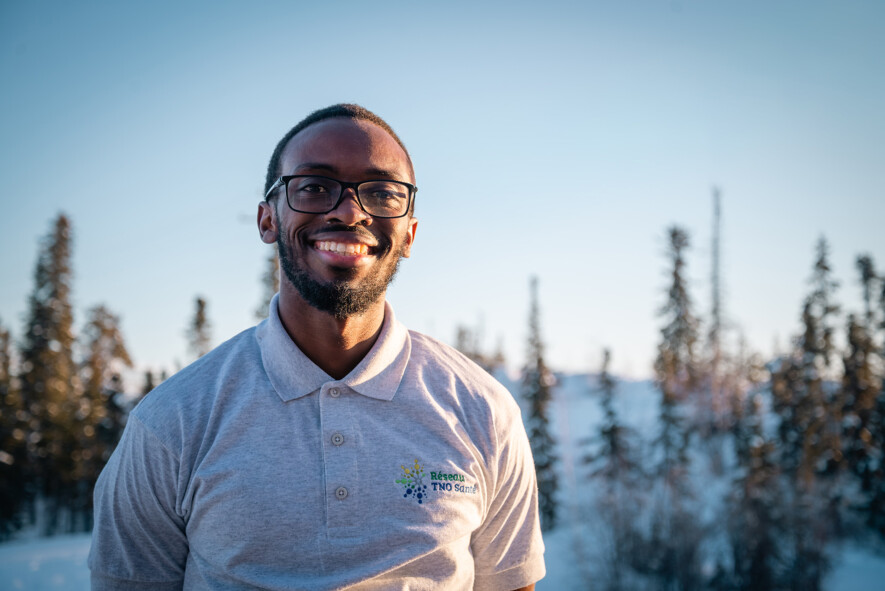 Christian Hirwa, qui vit maintenant aux Territoires du Nord-Ouest, a grandi à Montréal, ce qui lui permet de comparer les réalités des communautés afro-canadiennes. &mdash; Crédit : Marion Perrin