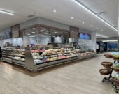 Les nouveaux services tels que le bar à salade, pizzeria, pâtisserie et découpe de charcuteries ont permis la création de 40 nouveaux emplois. &mdash; Crédit : Brice Ivanovic