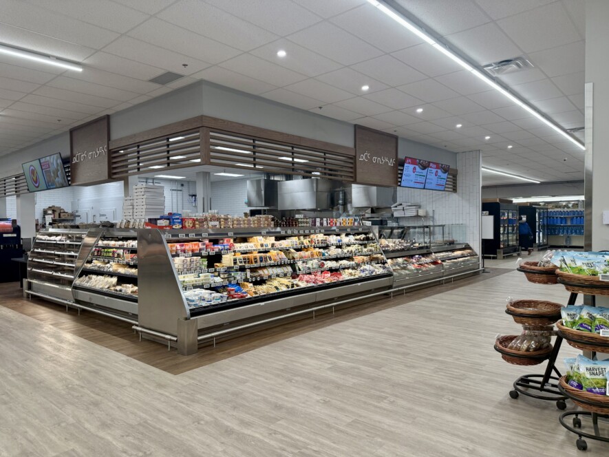 Les nouveaux services tels que le bar à salade, pizzeria, pâtisserie et découpe de charcuteries ont permis la création de 40 nouveaux emplois. &mdash; Crédit : Brice Ivanovic