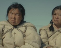 Theresia Kappianaq et Haiden Angutimarik, deux jeunes acteurs originaires d’Iglooqlik font leurs premiers pas en tant qu’acteurs et occupent les rôles principaux de Kaujaq et Sapa. &mdash; Courtoisie Kingulliit Productions
