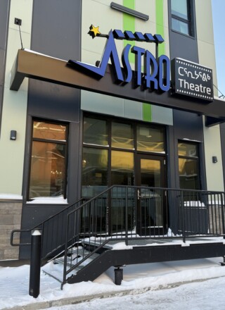 Le cinéma indépendant Astro Theatre a ouvert ses portes en avril 1996 à Iqaluit.  &mdash; Crédit : Brice Ivanovic